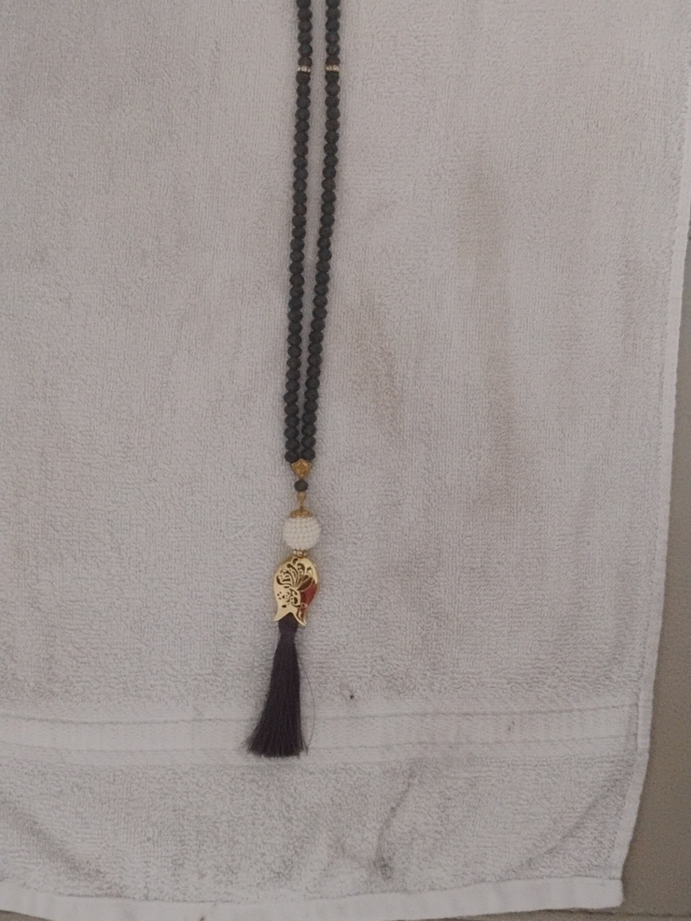 Beaded Grey, simulated Pearl and rhinestone necklace 17" long - Picture 2 of 5